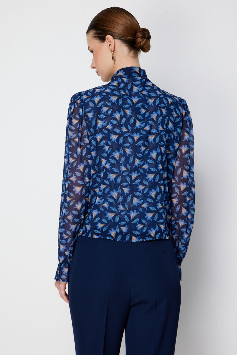 On Kadın Yakası Fularlı Desenli Şifon Bluz 72351 Lacivert - 4