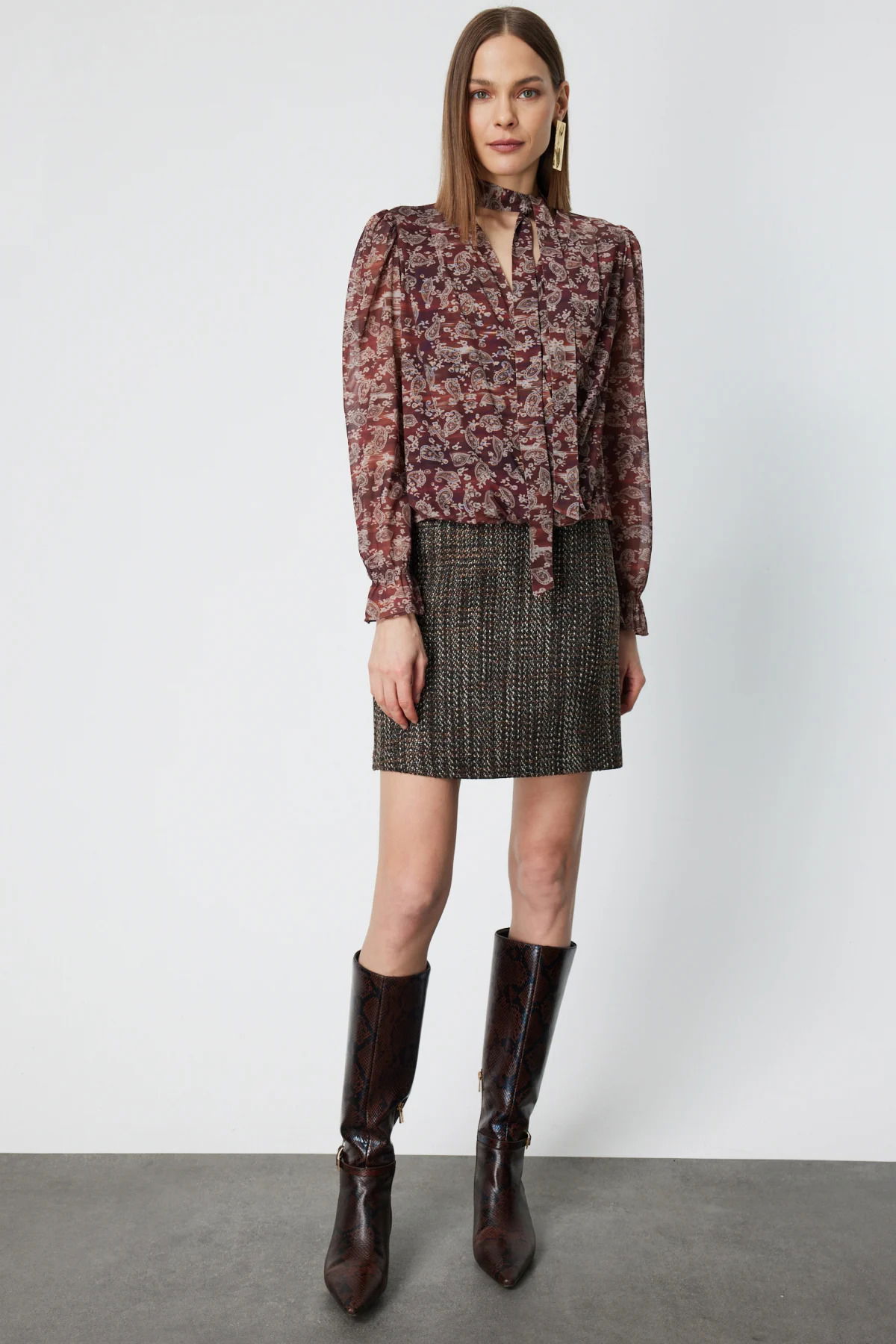 On Kadın Yakası Fularlı Leopar Desenli Bluz 62310 Kahverengi - 3