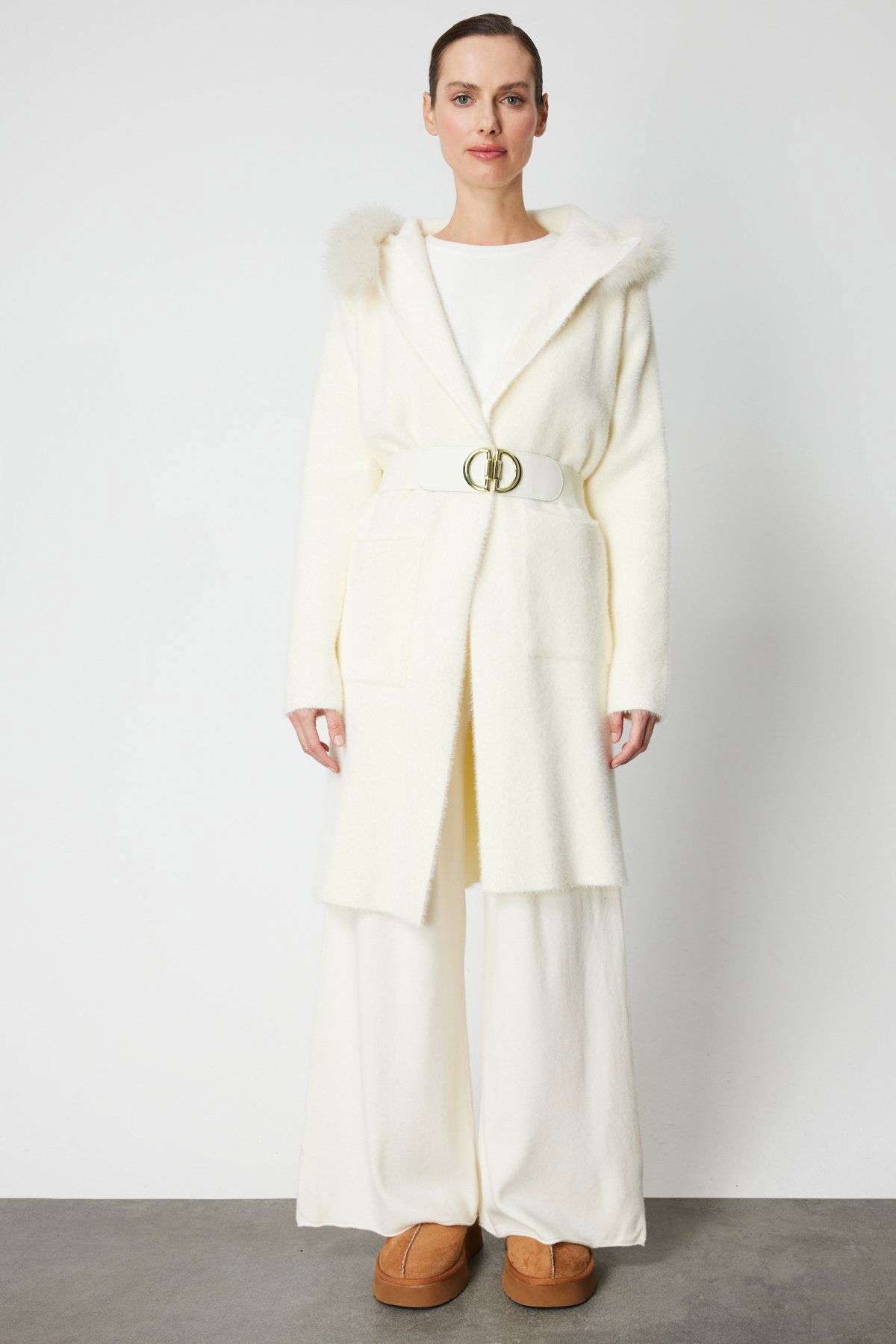 On Kadın Yakası Kürklü Peluş Hırka 63911 Krem - 3