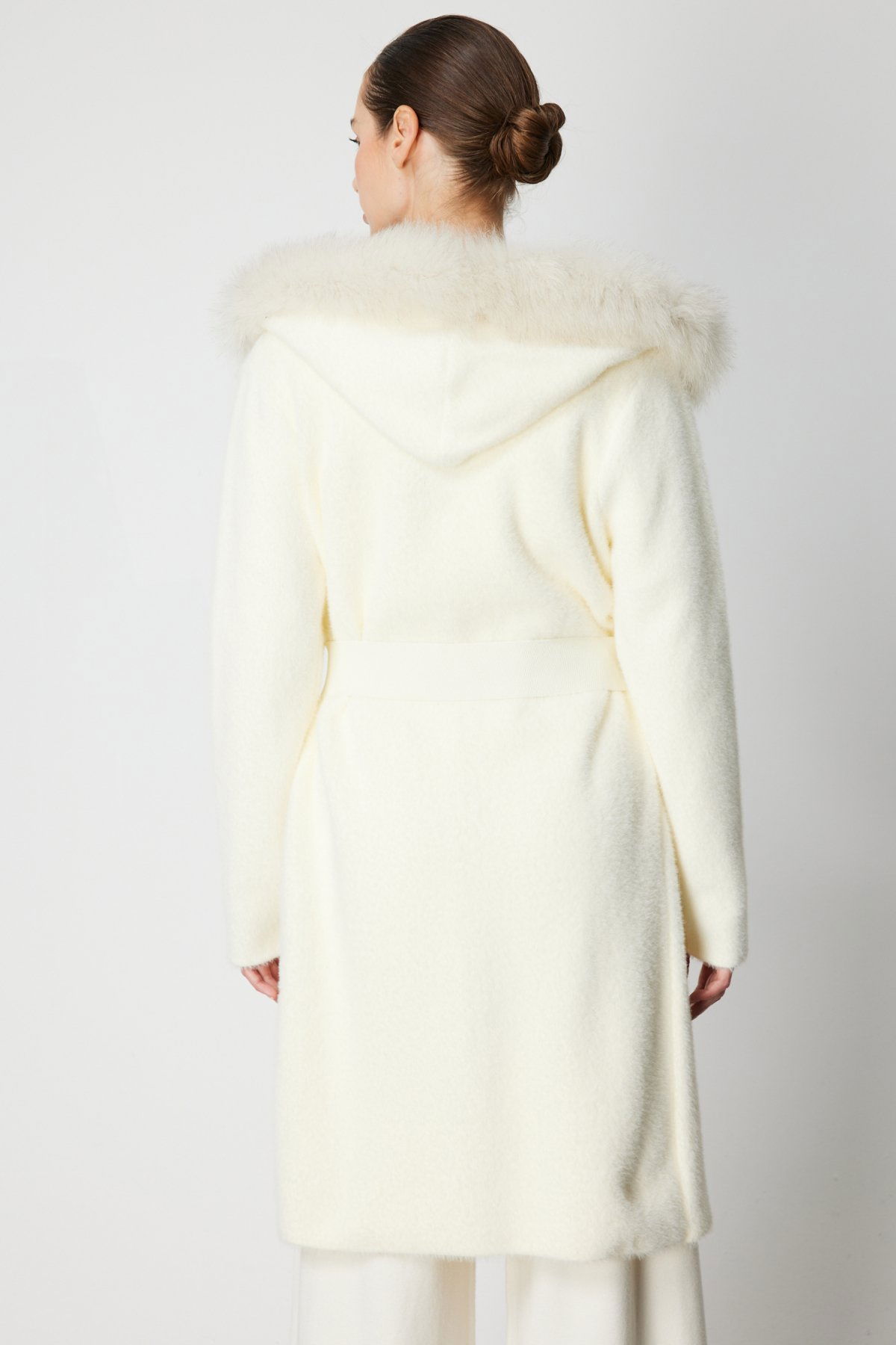 On Kadın Yakası Kürklü Peluş Hırka 63911 Krem - 4