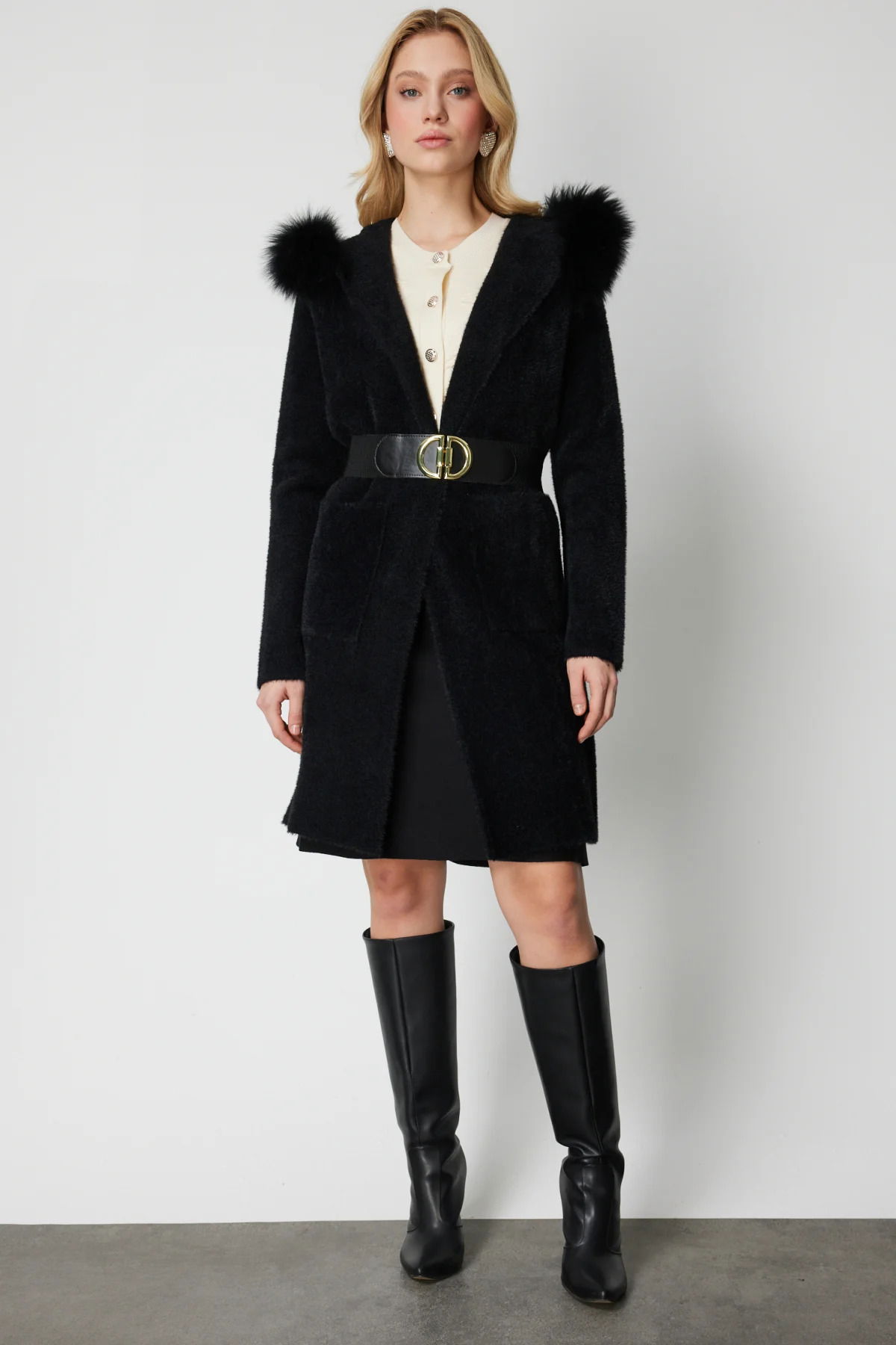 On Kadın Yakası Kürklü Peluş Hırka 63911 Siyah - 4