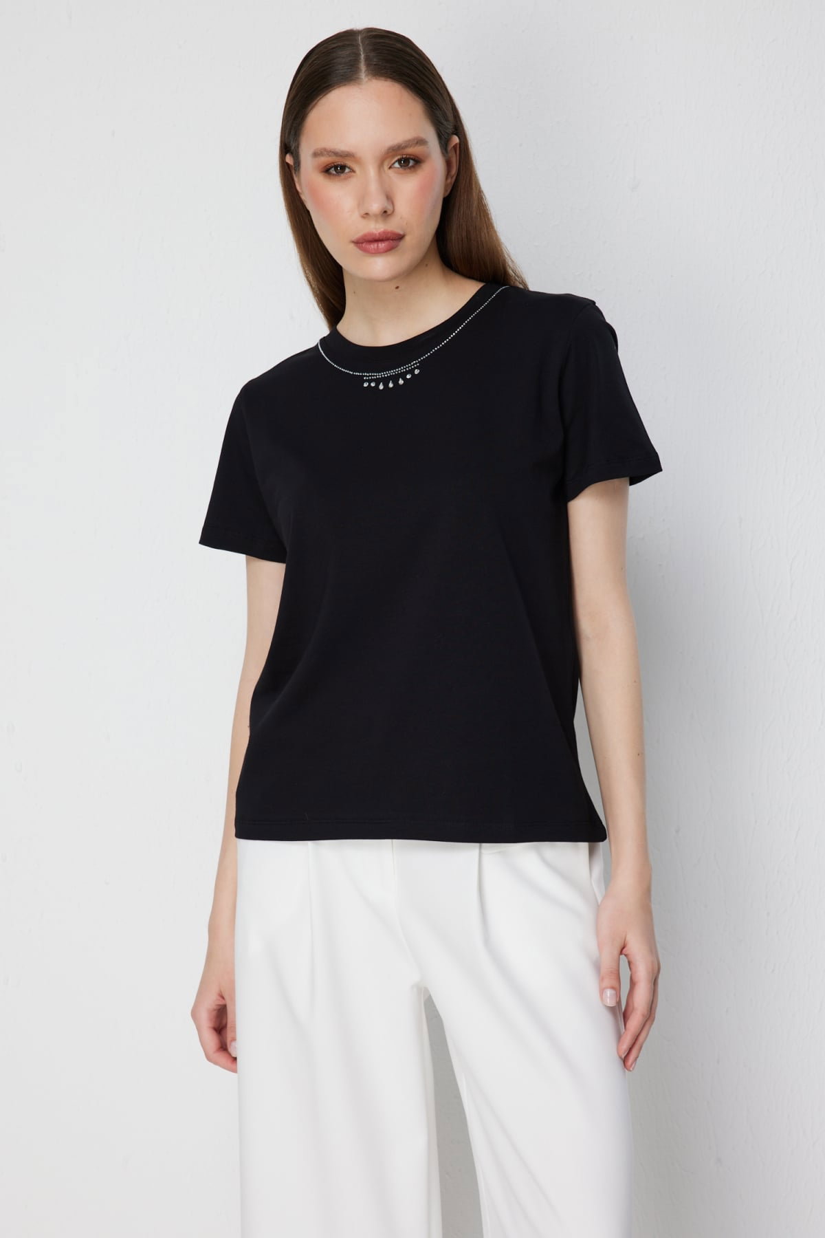 On Kadın Yakası Taşlı Pamuklu T-Shirt 71345 Siyah - 1