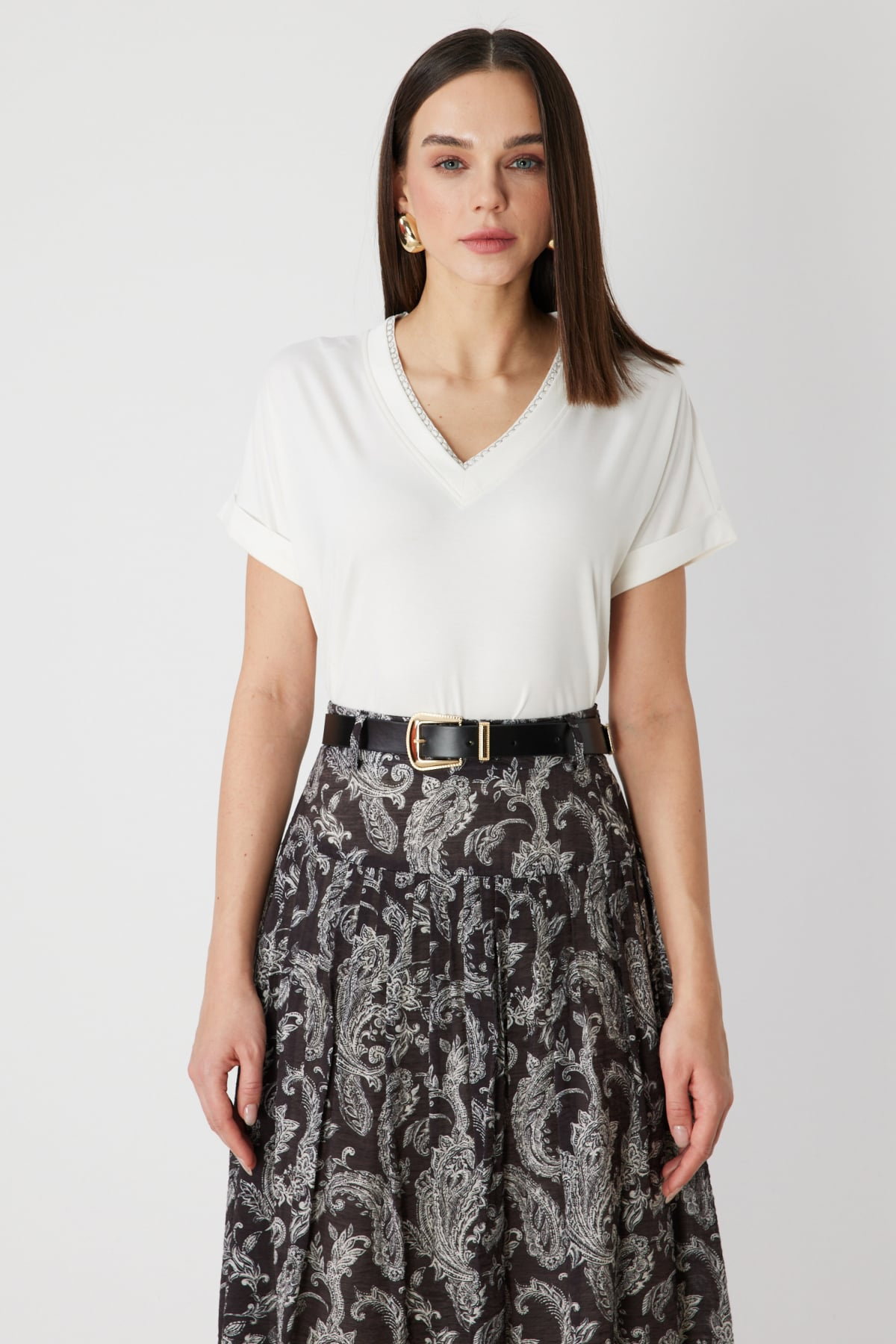 On Kadın Yakası Zincirli V Yaka T-Shirt 71352 Ekru - 2