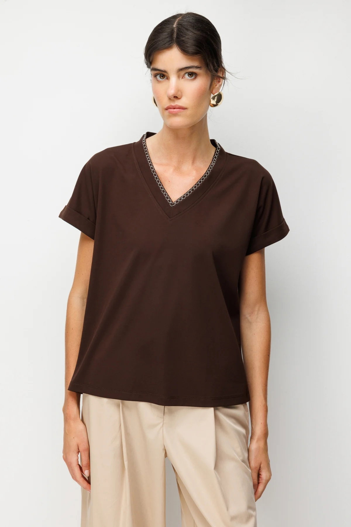 On Kadın Yakası Zincirli V Yaka T-Shirt 71352 Kahverengi - 1