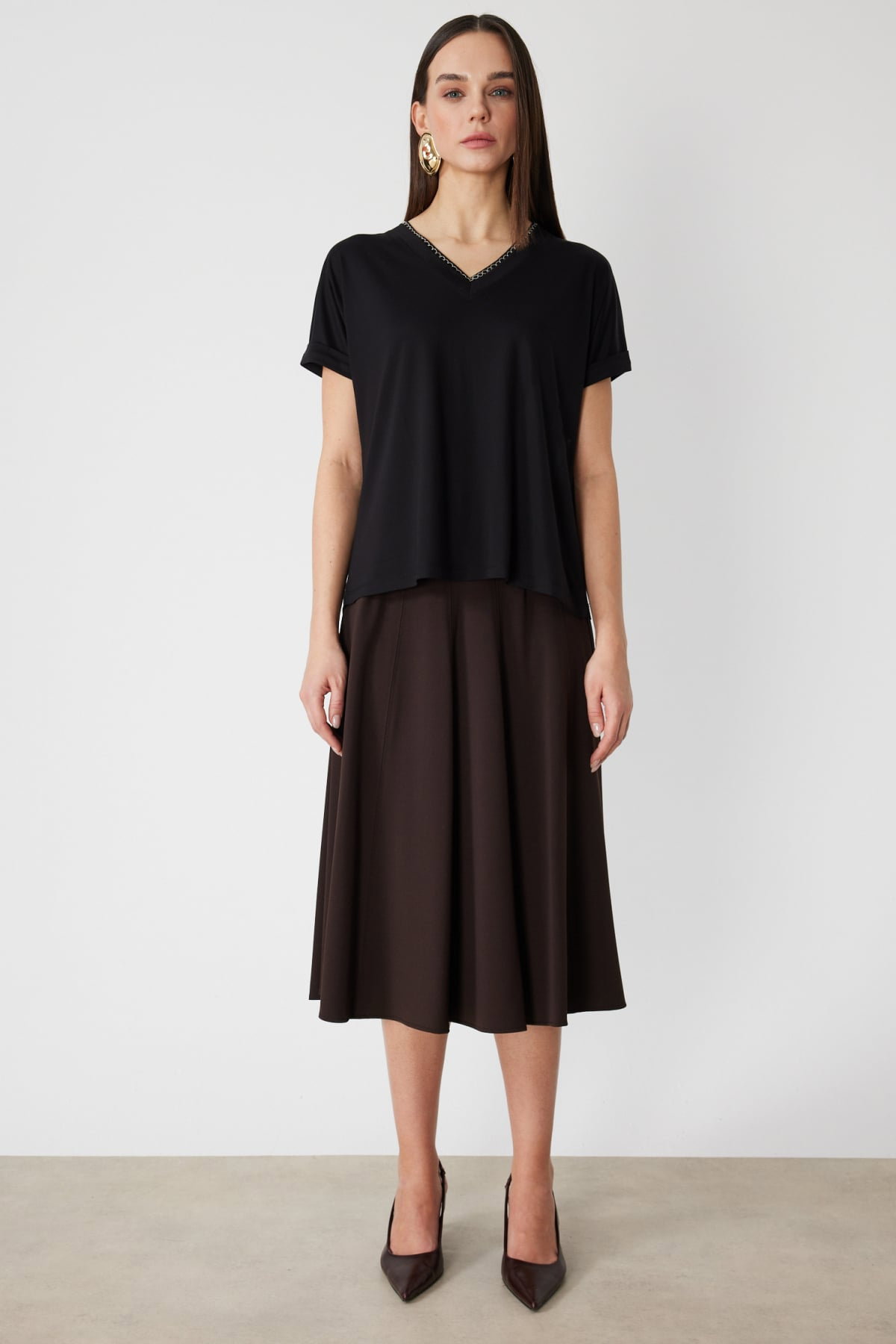 On Kadın Yakası Zincirli V Yaka T-Shirt 71352 Siyah - 3