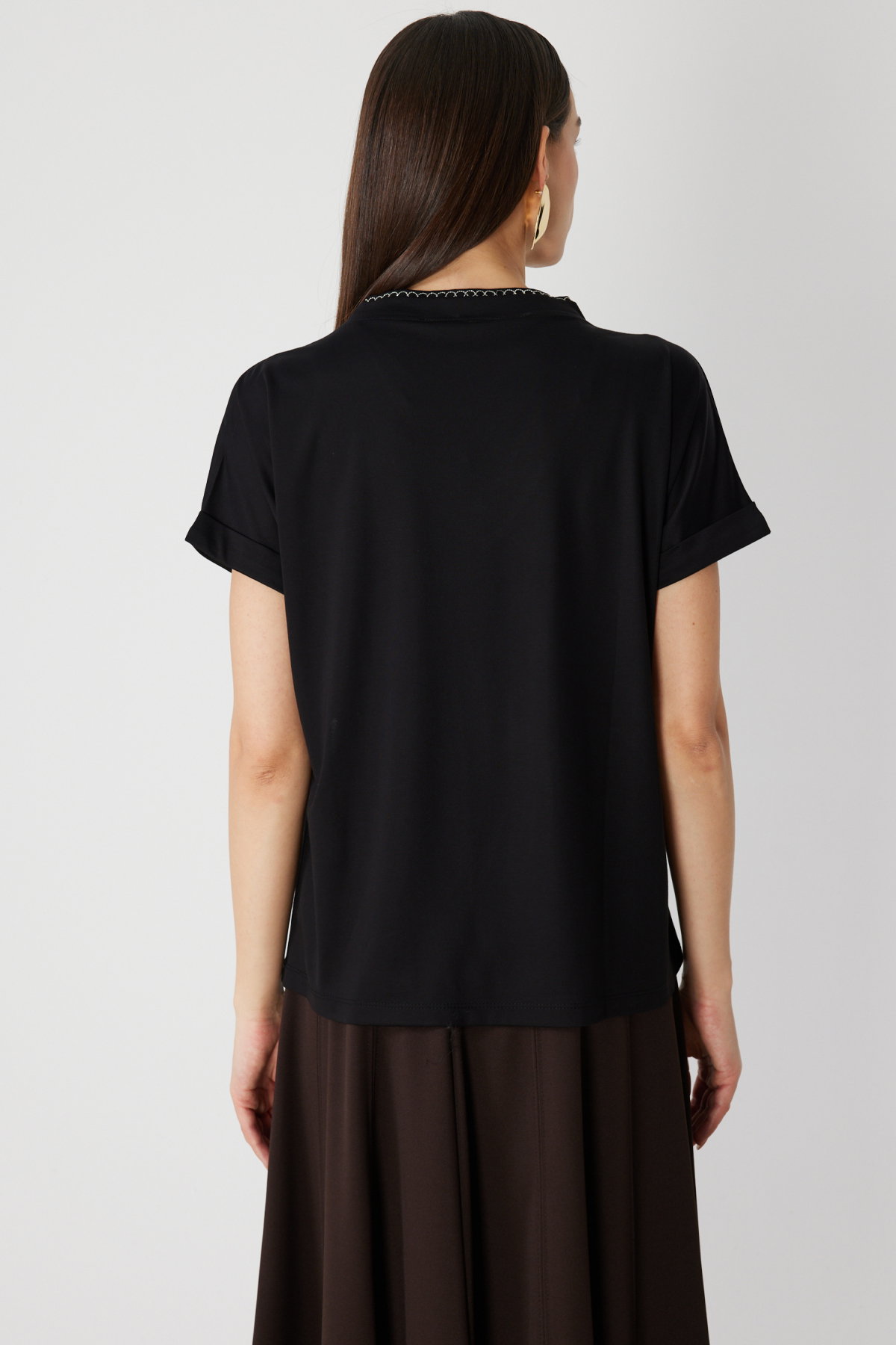 On Kadın Yakası Zincirli V Yaka T-Shirt 71352 Siyah - 4