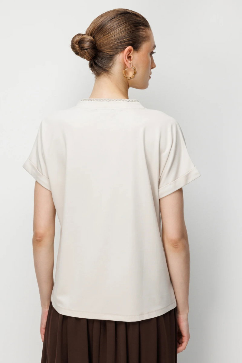 On Kadın Yakası Zincirli V Yaka T-Shirt 71352 Taş - 4