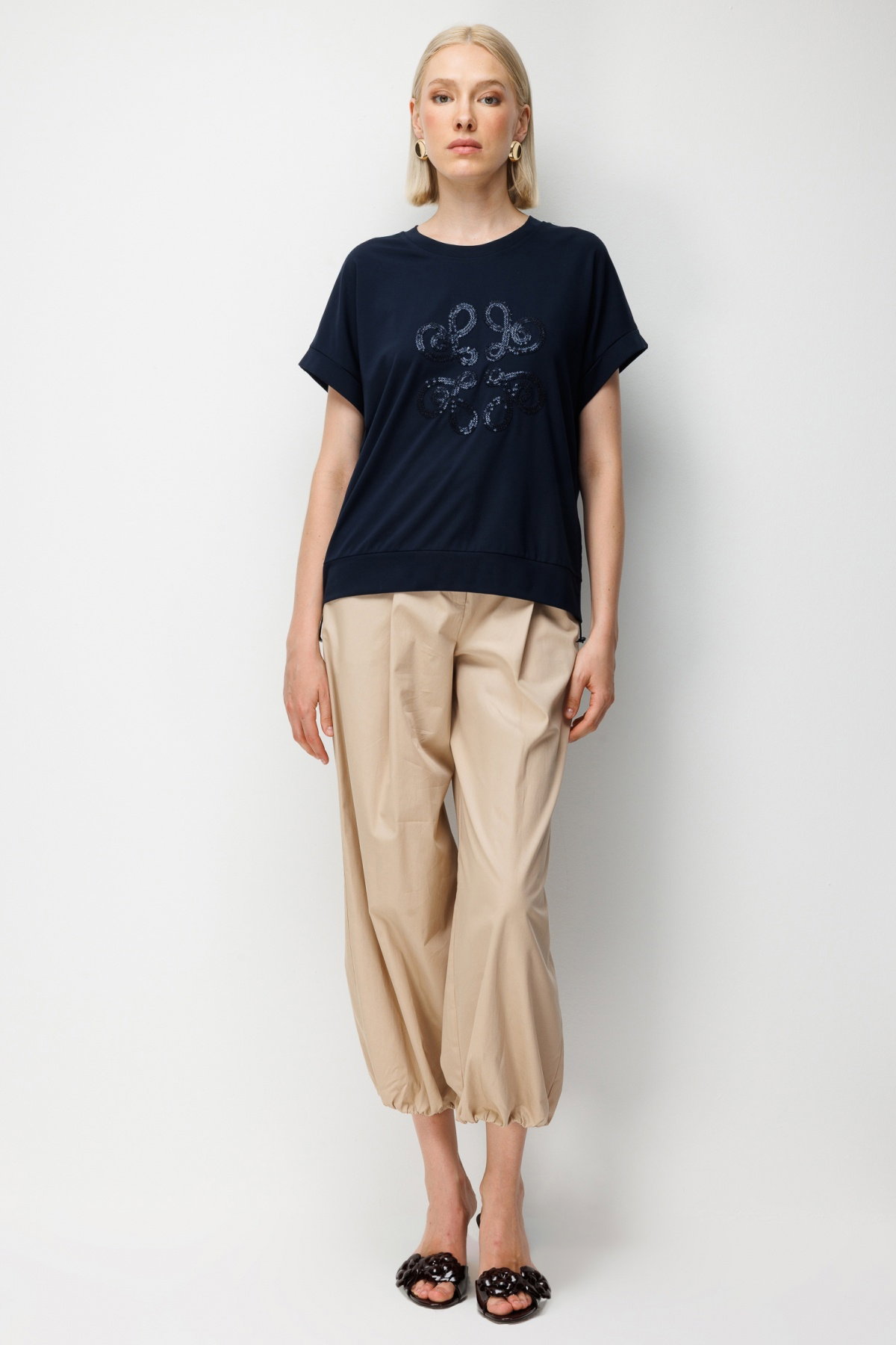 On Kadın Yanları Lastikli İşlemeli T-Shirt 70430 Lacivert - 3