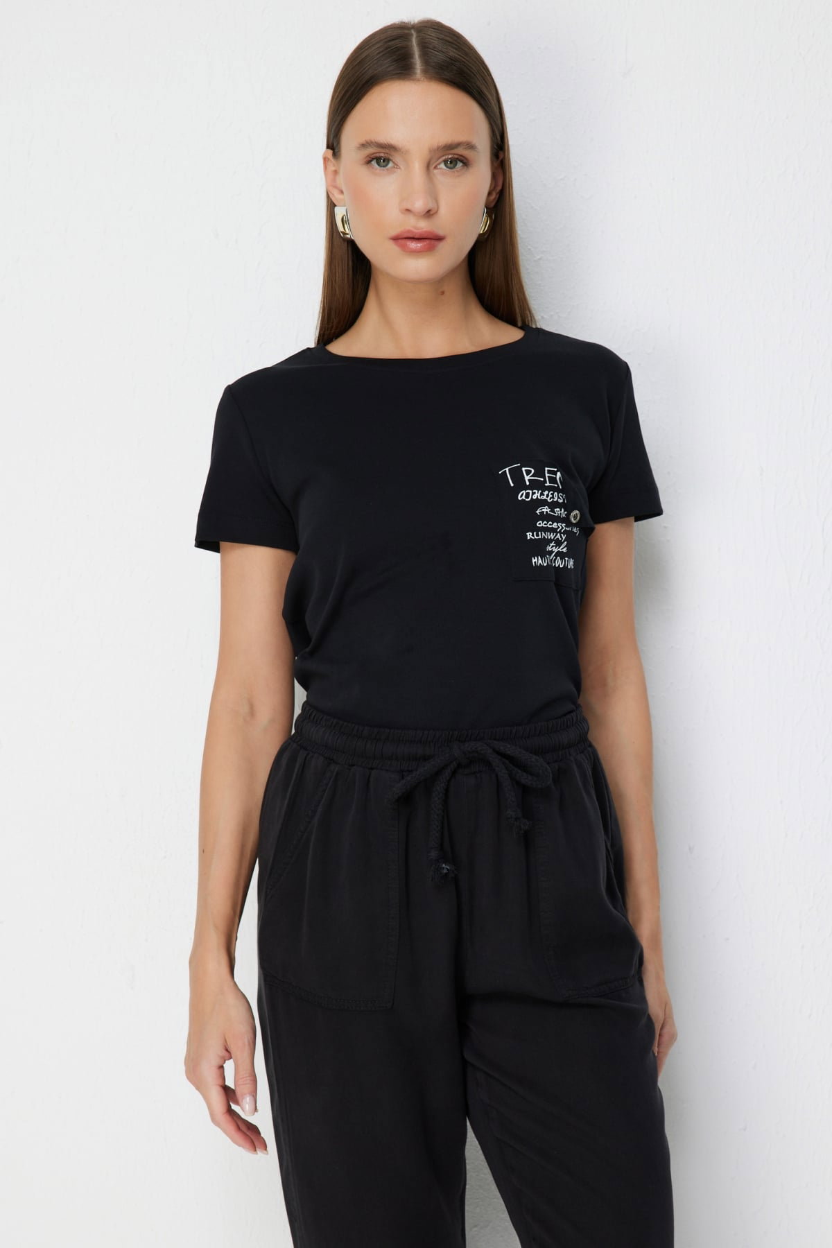 On Kadın Yazı Detaylı Sıfır Yaka Pamuklu T-Shirt 71464 Siyah - 1