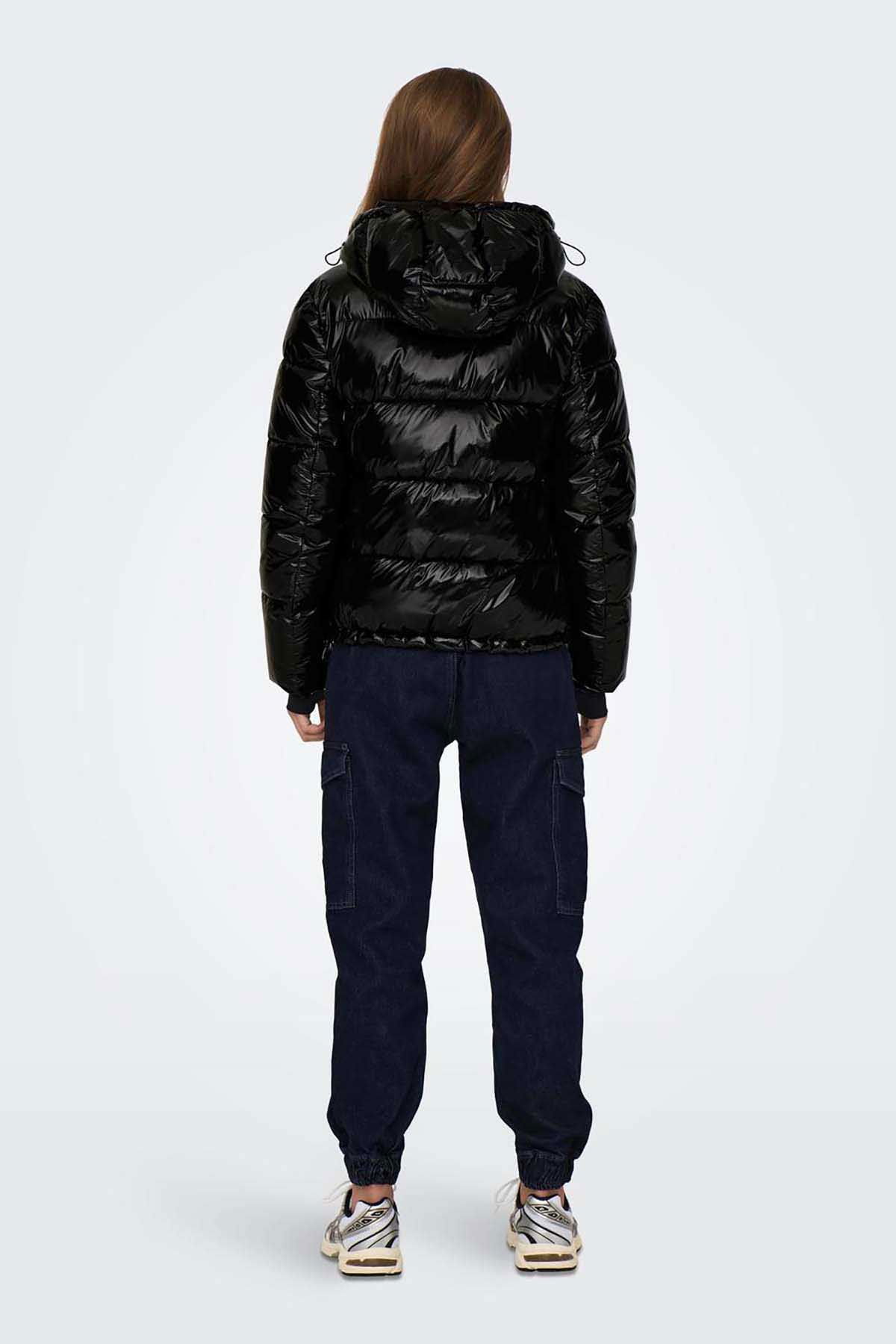 Only Kadın Onlannlouis Kapüşonlu Şişme Mont 15287919 Siyah - 5