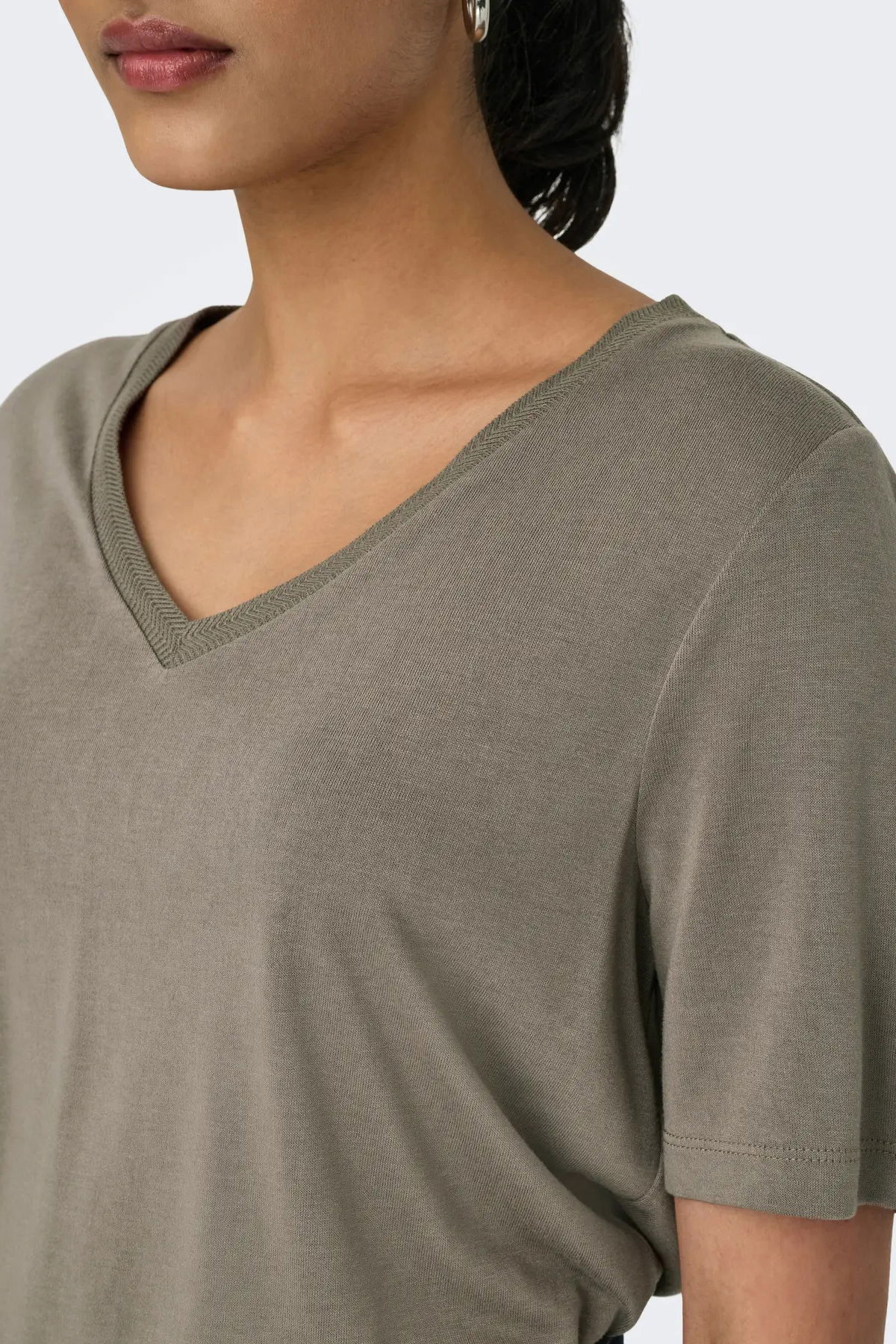 Only Kadın Onlelıse V Yaka Kısa Kollu T-Shirt 15257390 Vizon - 3