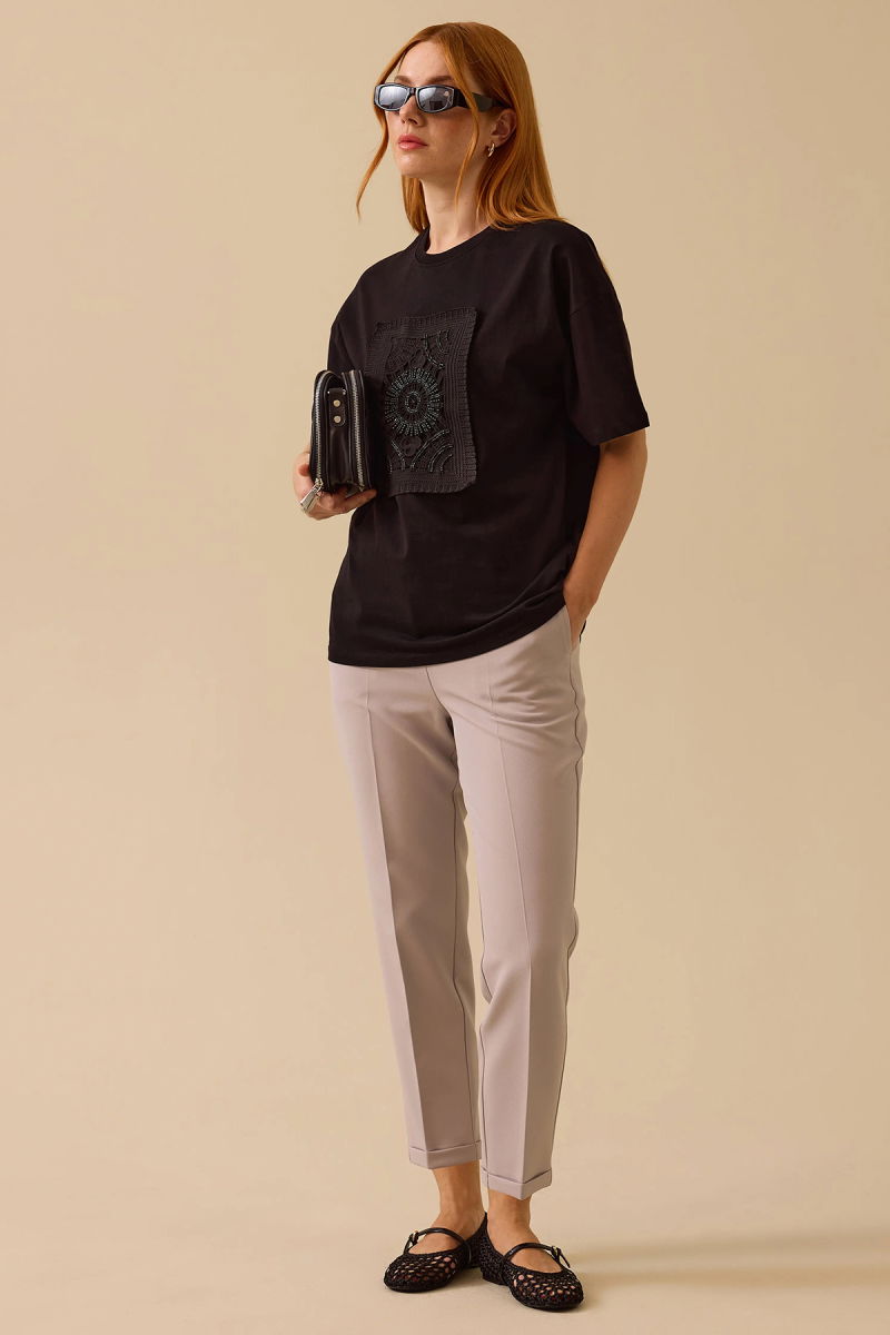 Seçil Kadın Yuvarlak Yaka Motif Detaylı T-Shirt 0013 Siyah 