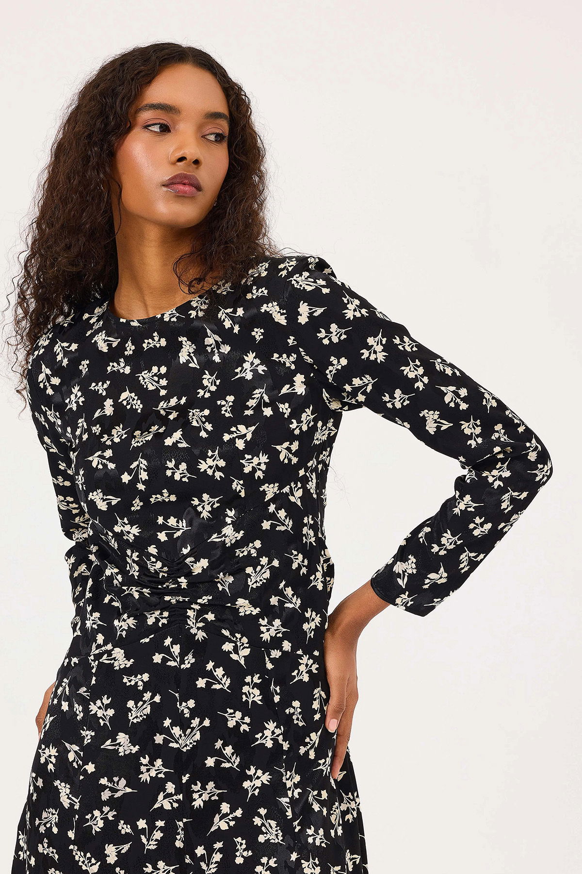 Seçil Kadın Yuvarlak Yaka Uzun Kollu Midi Boy Elbise 0004 Siyah - 3