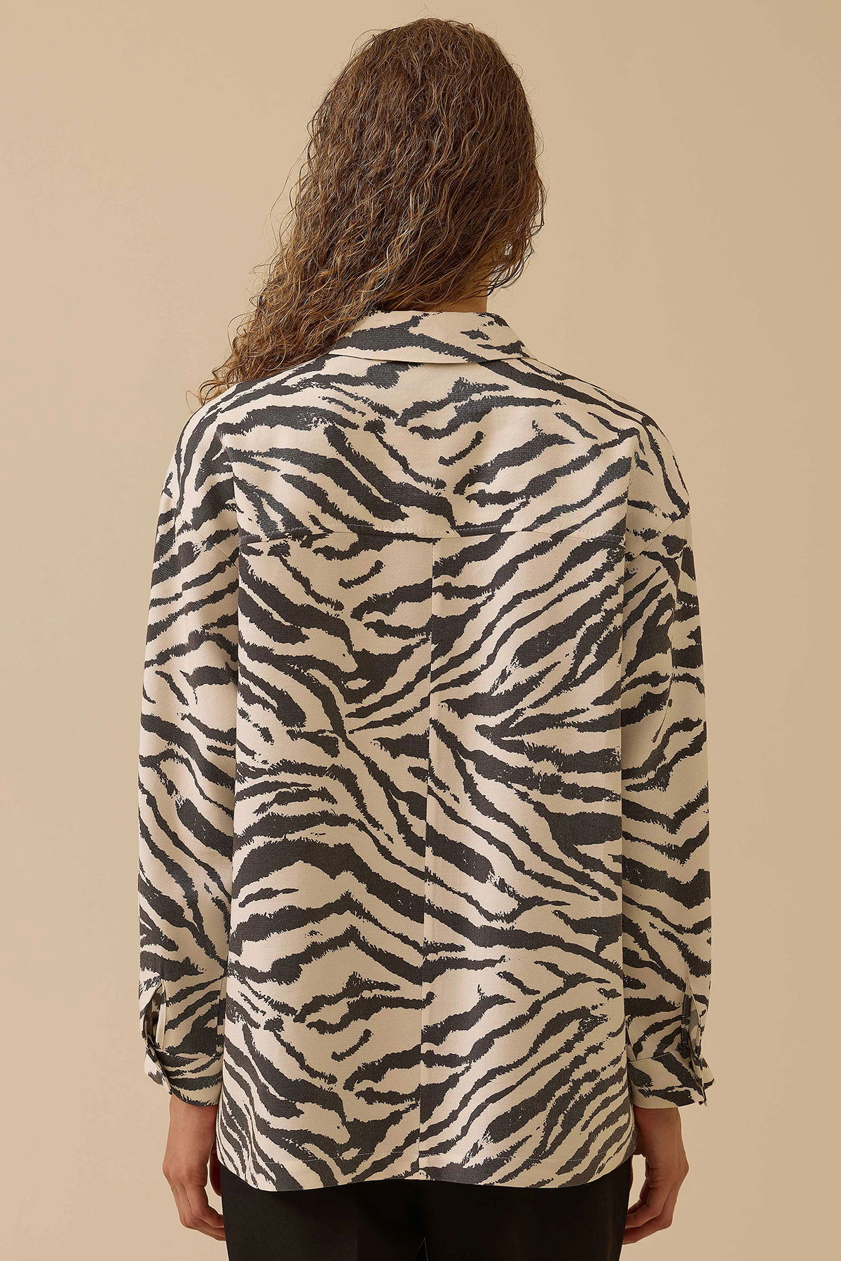Seçil Kadın Zebra Desenli Cep Detaylı Gömlek 0010 Siyah - 4