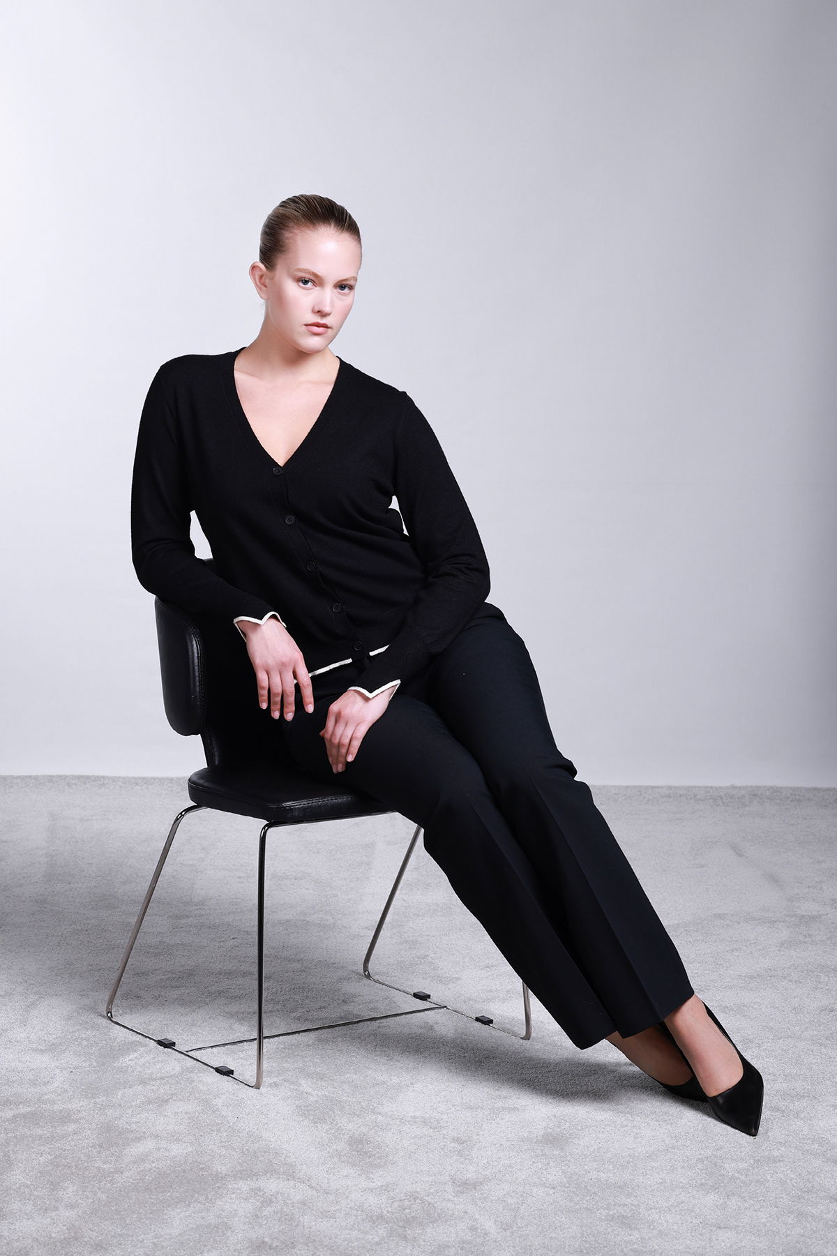 Sempre Kadın V Yaka Kolları Yırtmaçlı Hırka 2708 Siyah-Fildişi - 1