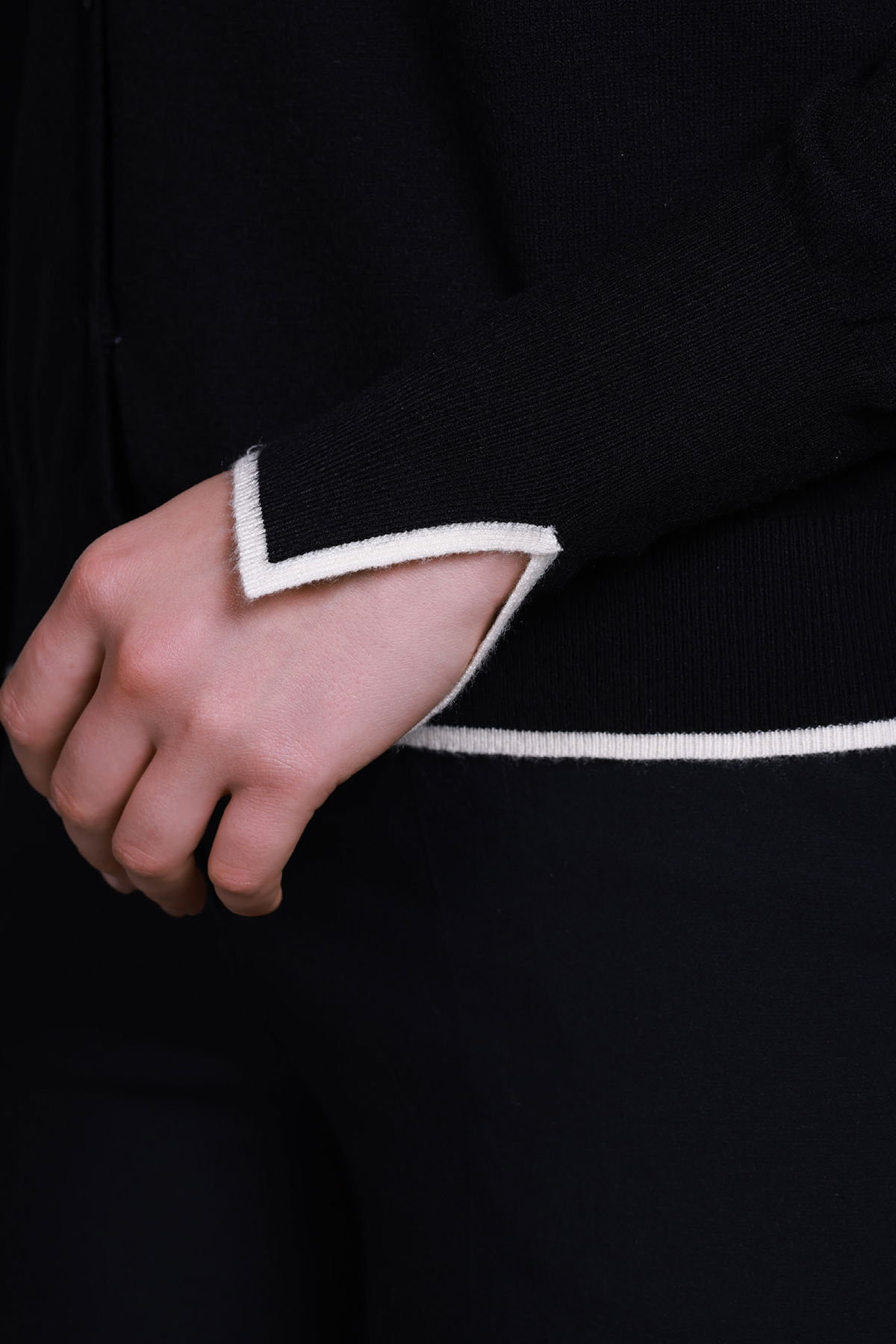 Sempre Kadın V Yaka Kolları Yırtmaçlı Hırka 2708 Siyah-Fildişi - 3