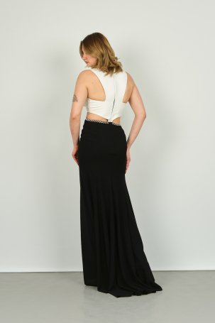 Şeref Vural Kadın Derin V Yaka Yanları Taş Zincir Detaylı Balık Form Abiye Elbise 8225 Siyah-Beyaz - 4