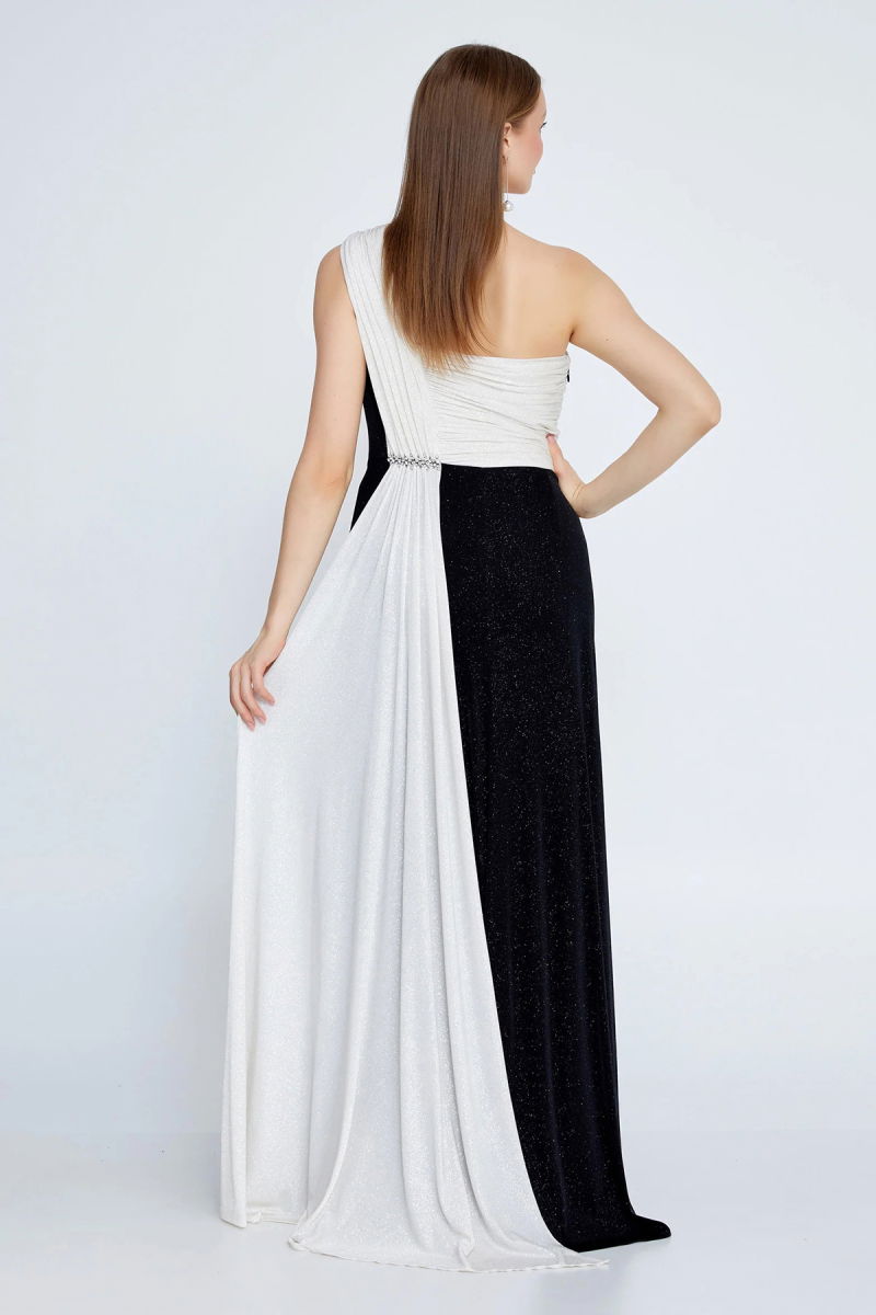 Şeref Vural Kadın Tek Omuz Detaylı Derin Yırtmaçlı Uzun Abiye Elbise 8238 Siyah-Beyaz - 4