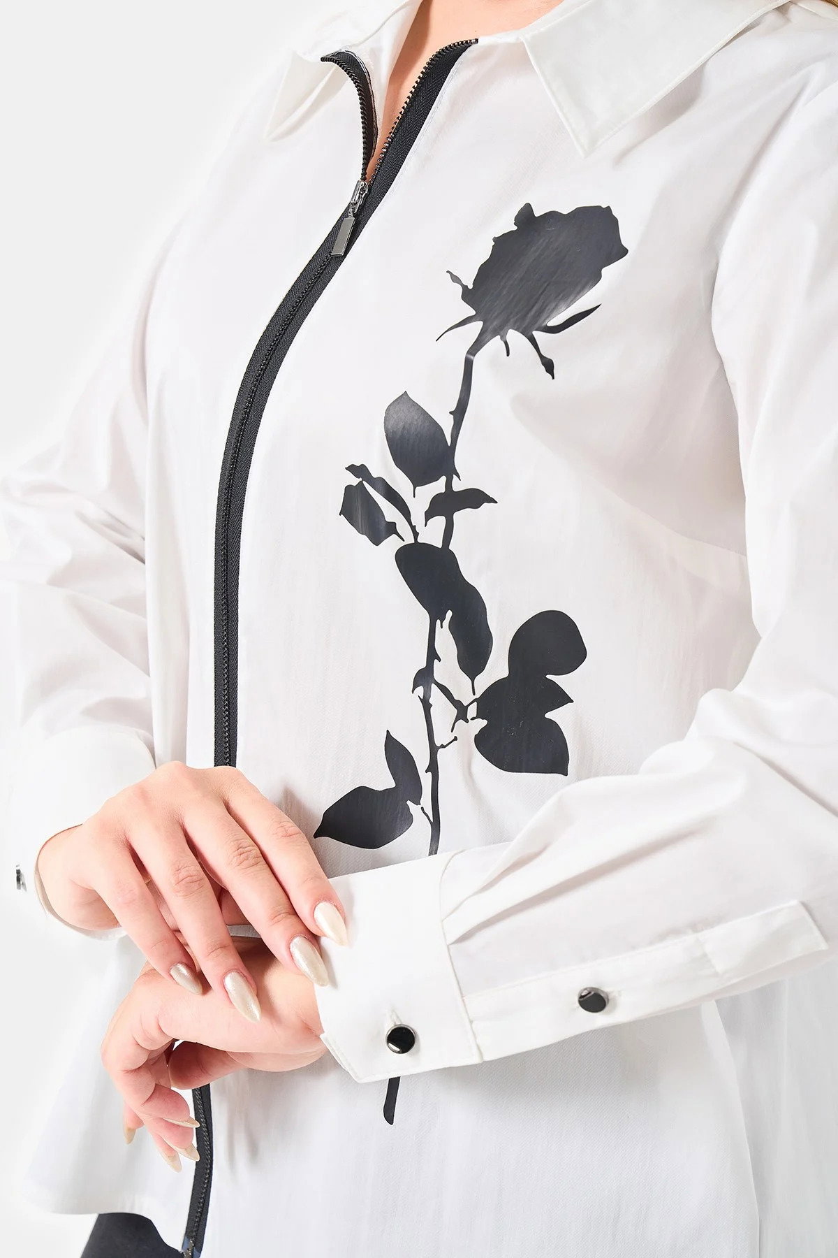 Tolga Saraçoğlu Kadın Büyük Beden Baskı Detaylı Rahat Kesim Fermuarlı Gömlek Beyaz - 3