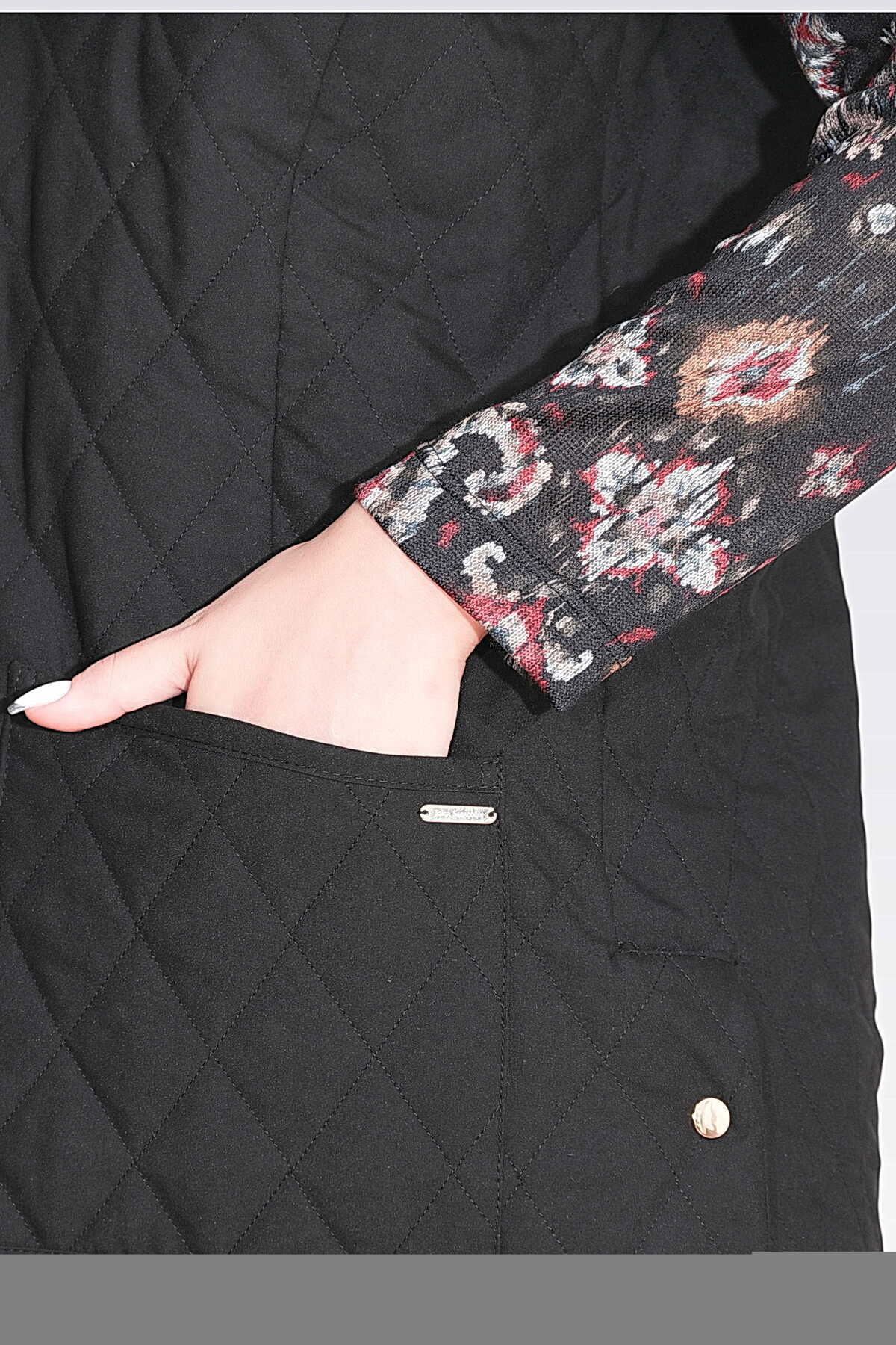 Tolga Saraçoğlu Kadın Ekose Astar Detaylı Hafif Elyaf Kapitone Yelek 70043 Siyah - 3